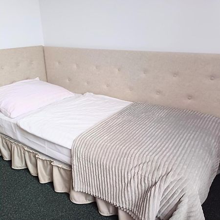 Hotel I Restauracja Borowianka Ostrów Wielkopolski Buitenkant foto