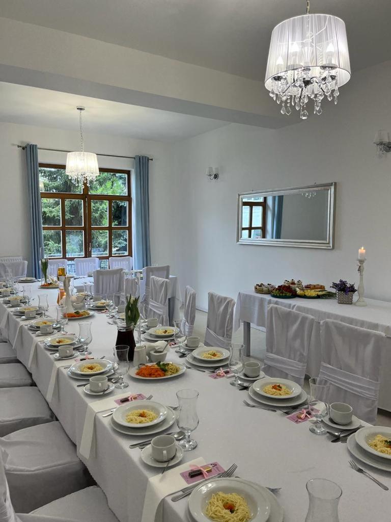 Hotel I Restauracja Borowianka Ostrów Wielkopolski Buitenkant foto