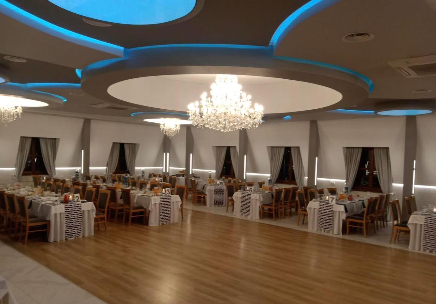 Hotel I Restauracja Borowianka Ostrów Wielkopolski Buitenkant foto