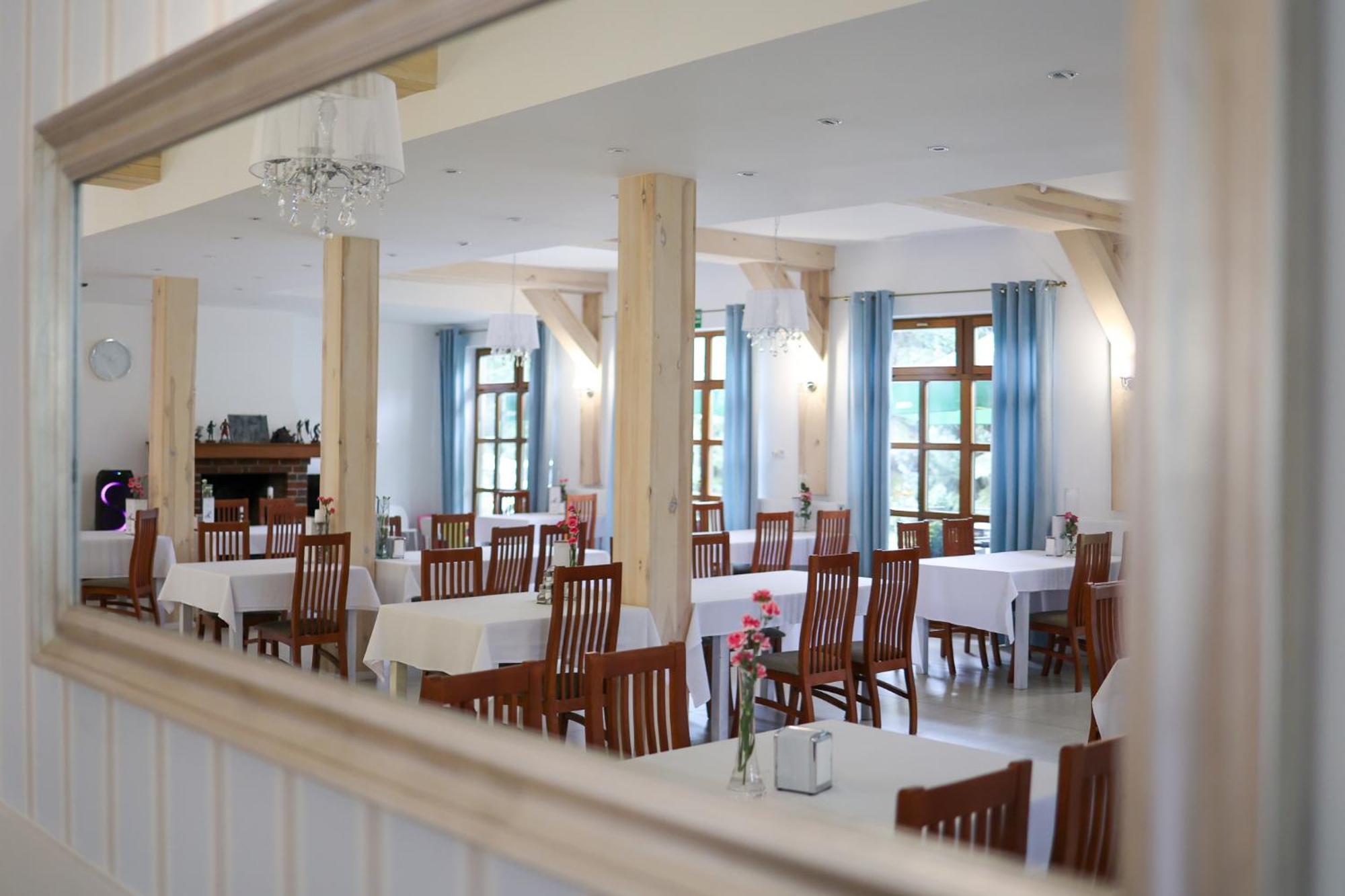 Hotel I Restauracja Borowianka Ostrów Wielkopolski Buitenkant foto