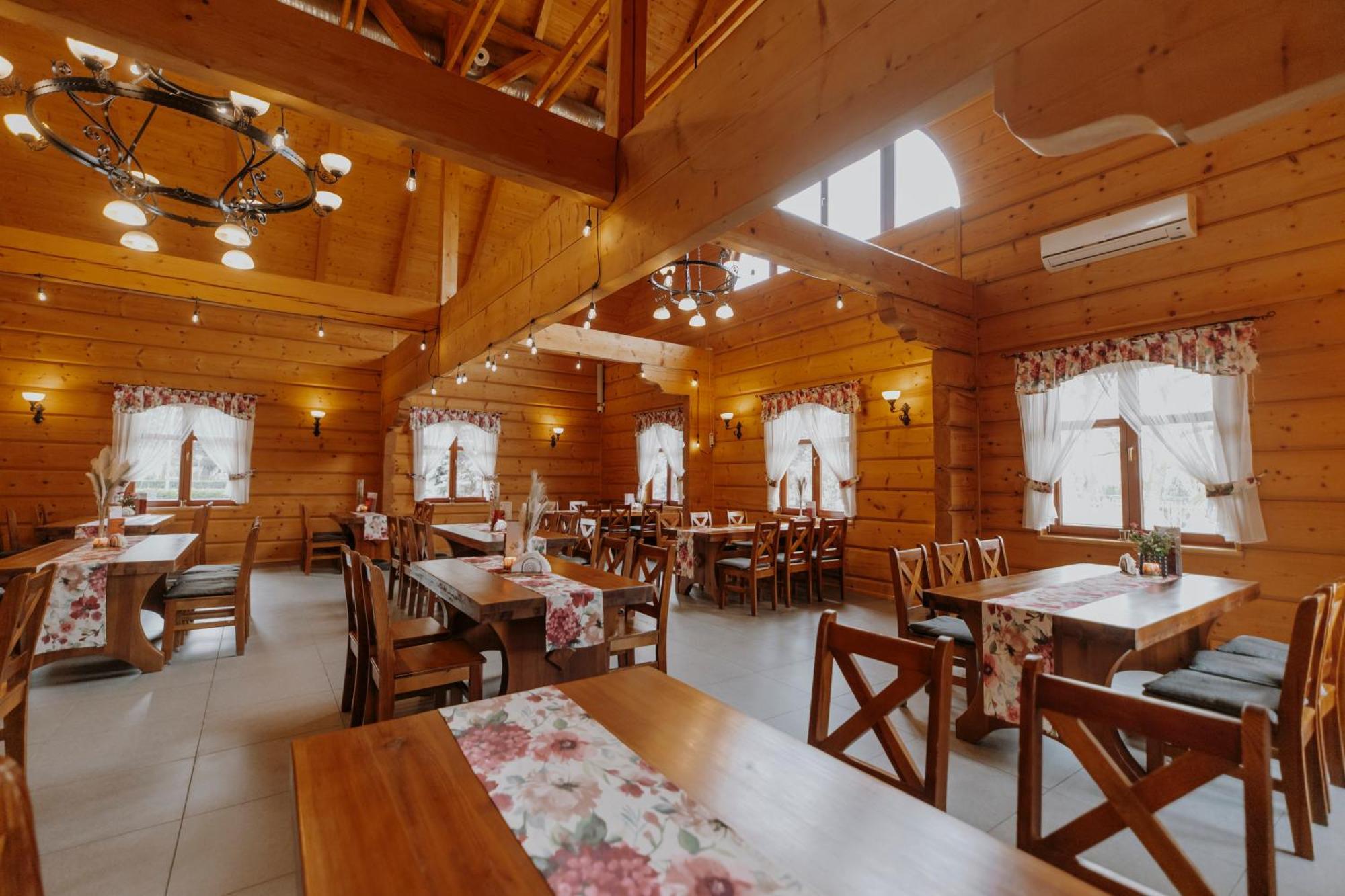 Hotel I Restauracja Borowianka Ostrów Wielkopolski Buitenkant foto
