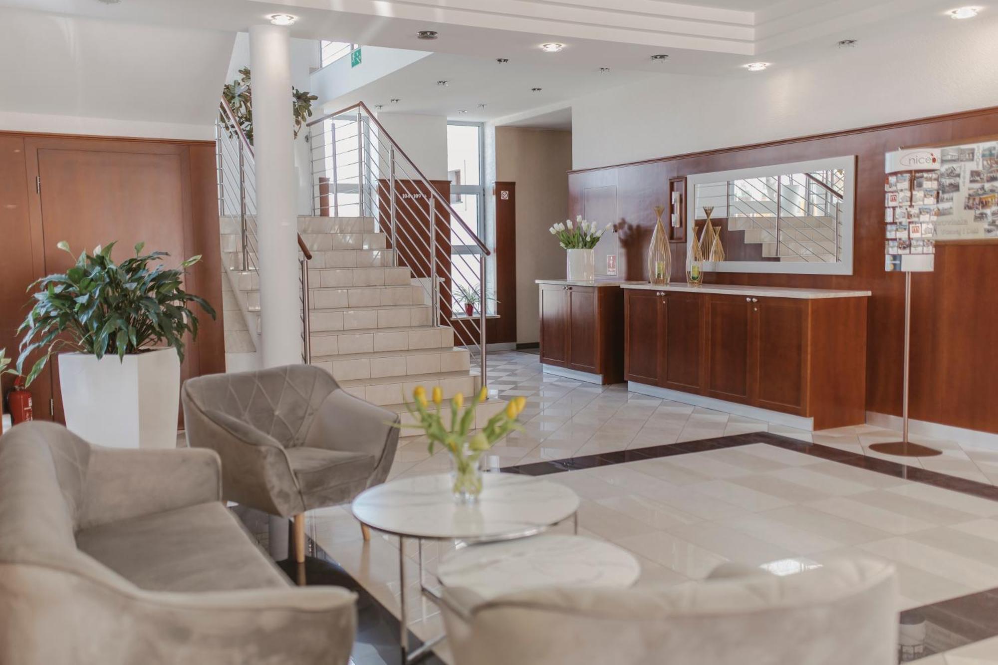 Hotel I Restauracja Borowianka Ostrów Wielkopolski Buitenkant foto