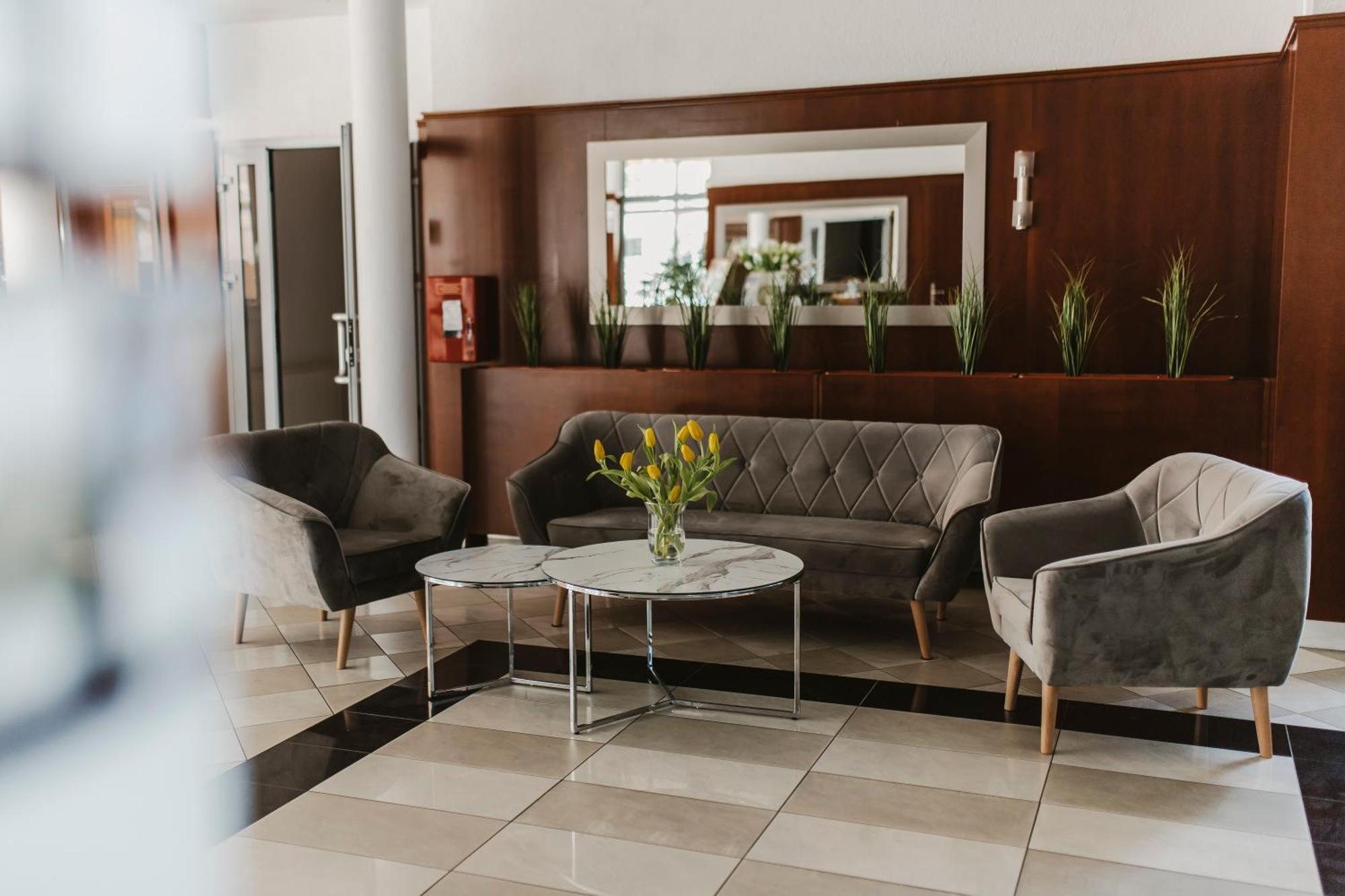 Hotel I Restauracja Borowianka Ostrów Wielkopolski Buitenkant foto