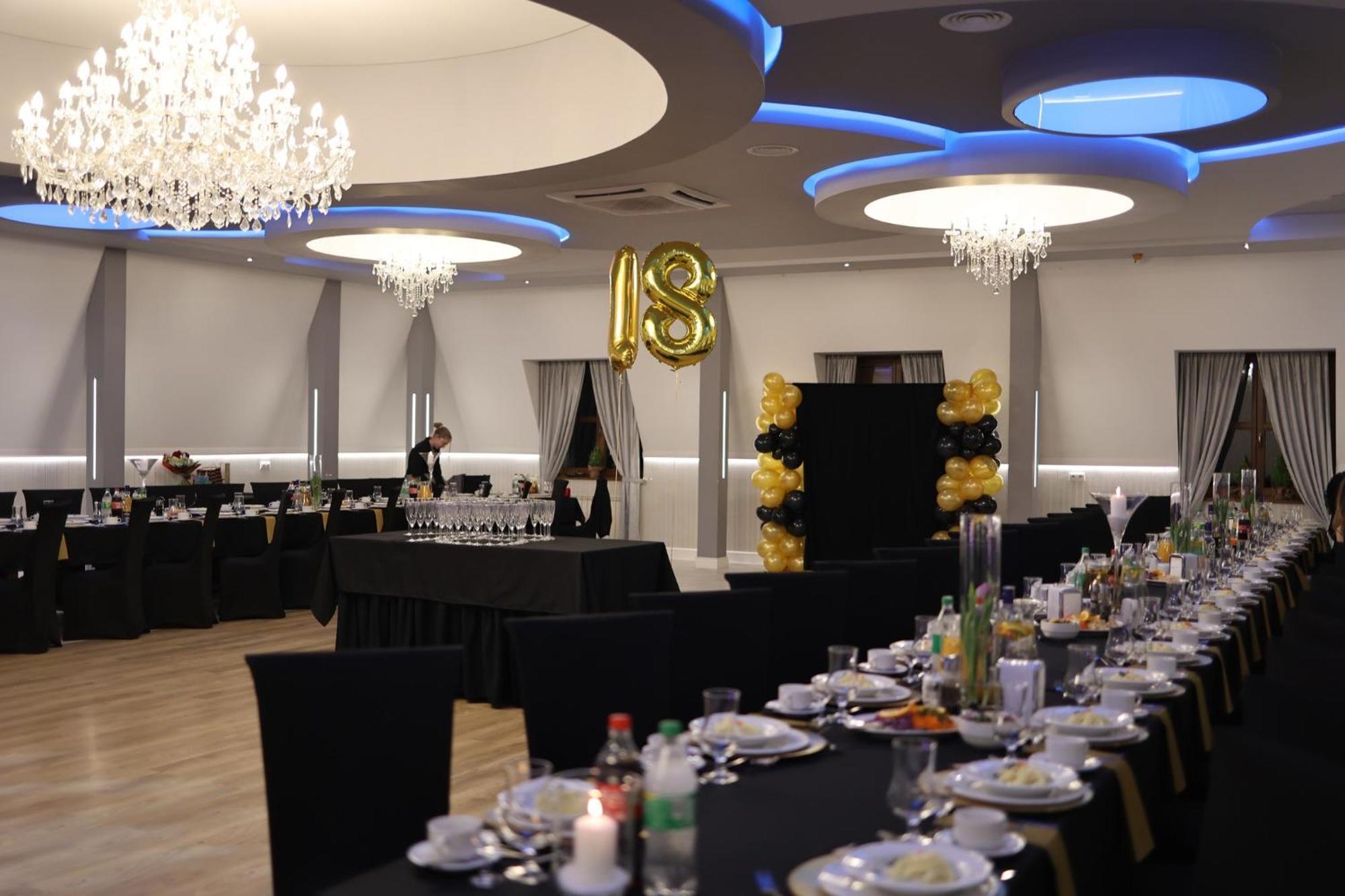 Hotel I Restauracja Borowianka Ostrów Wielkopolski Buitenkant foto