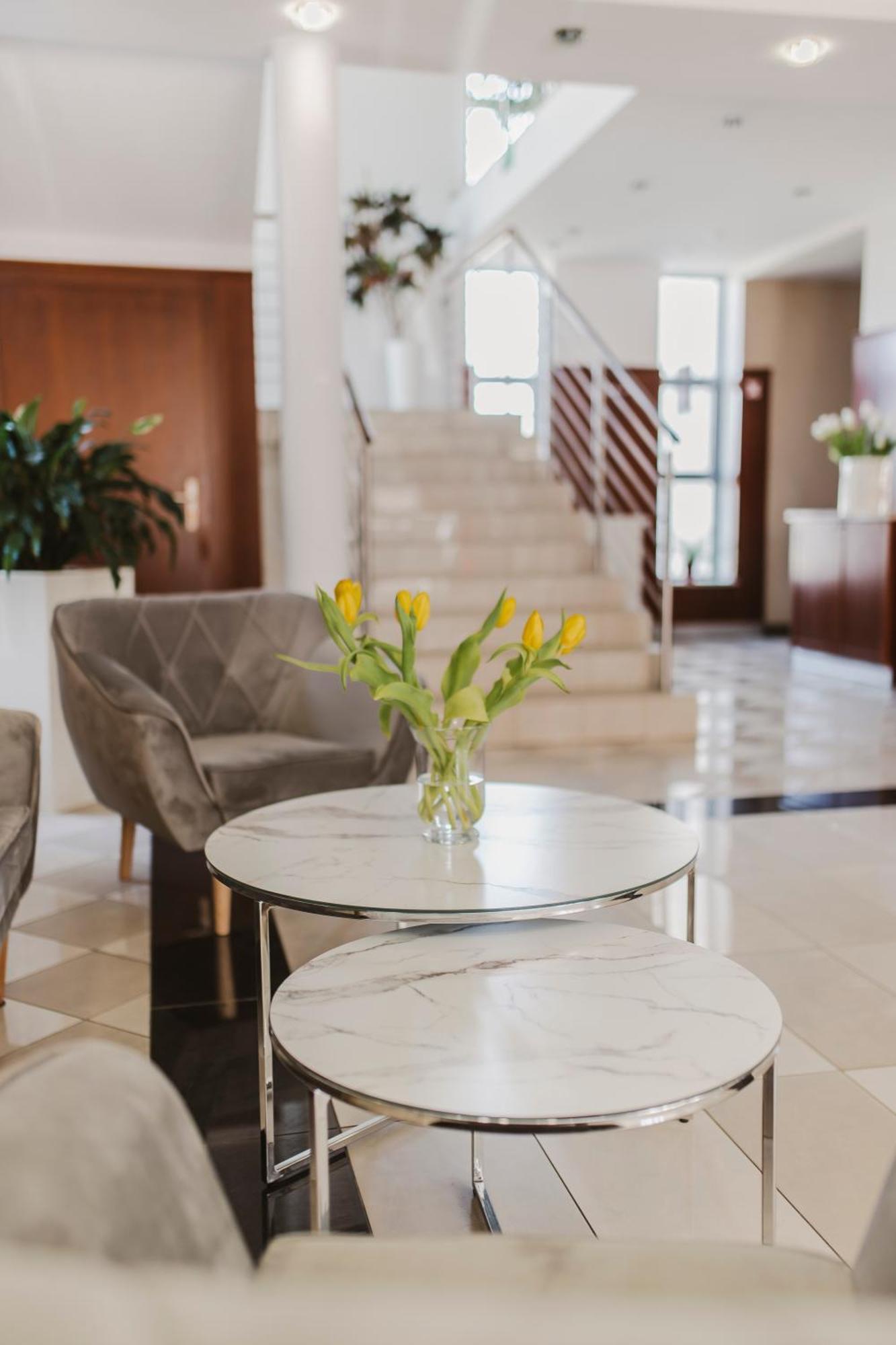Hotel I Restauracja Borowianka Ostrów Wielkopolski Buitenkant foto
