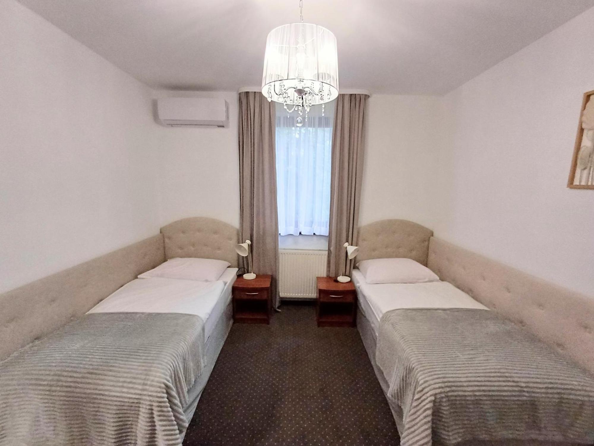 Hotel I Restauracja Borowianka Ostrów Wielkopolski Buitenkant foto