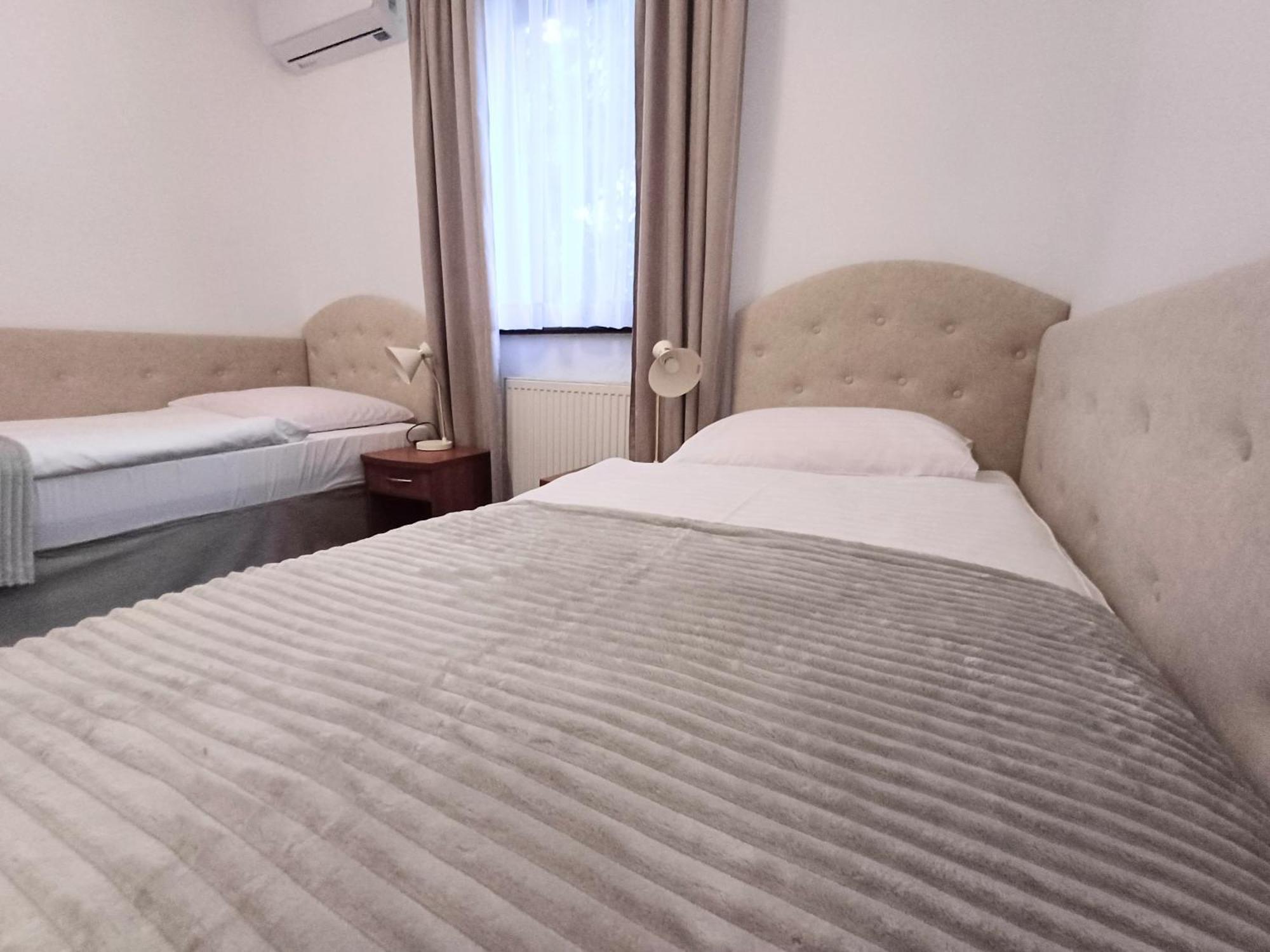 Hotel I Restauracja Borowianka Ostrów Wielkopolski Buitenkant foto