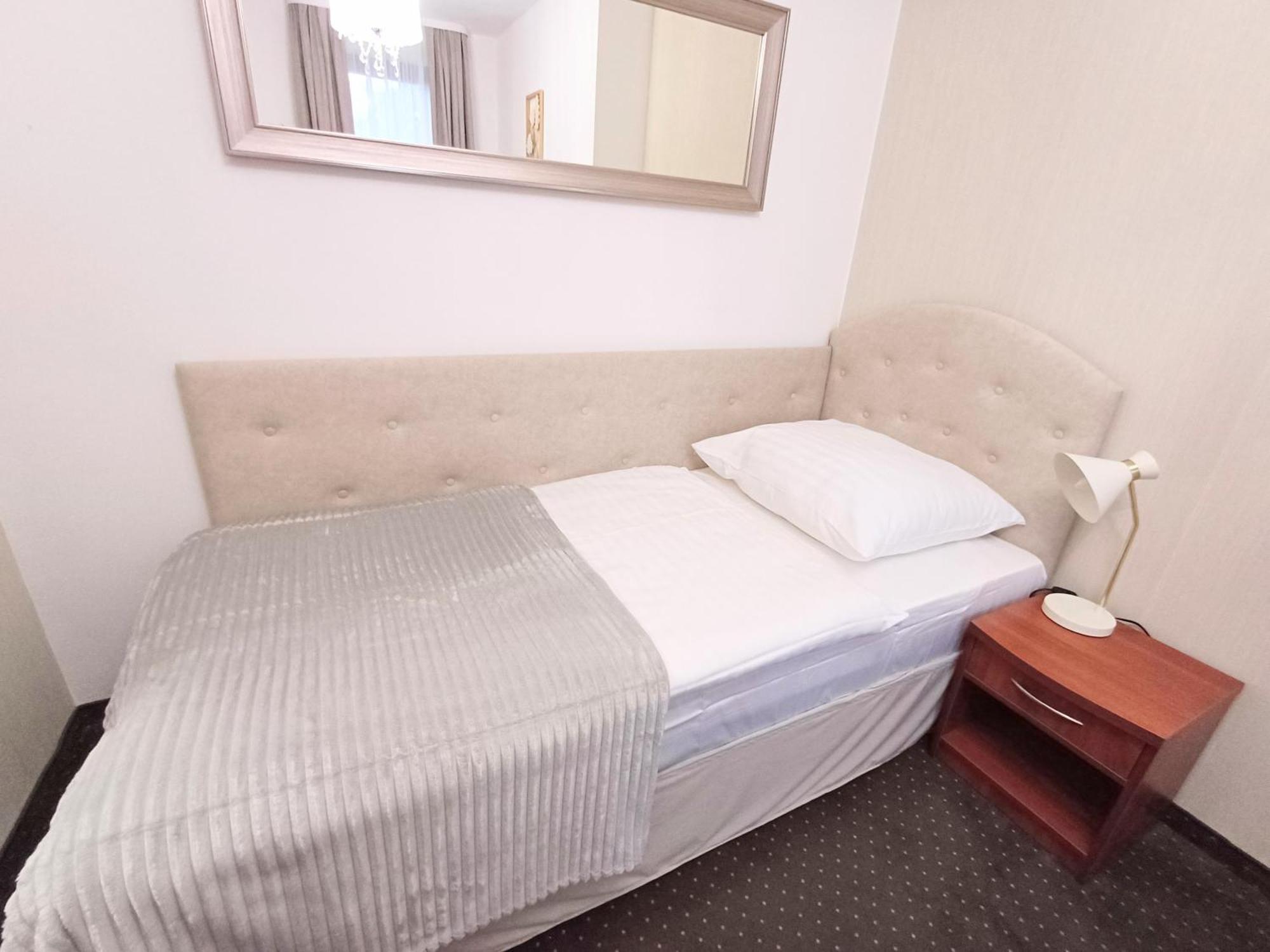 Hotel I Restauracja Borowianka Ostrów Wielkopolski Buitenkant foto