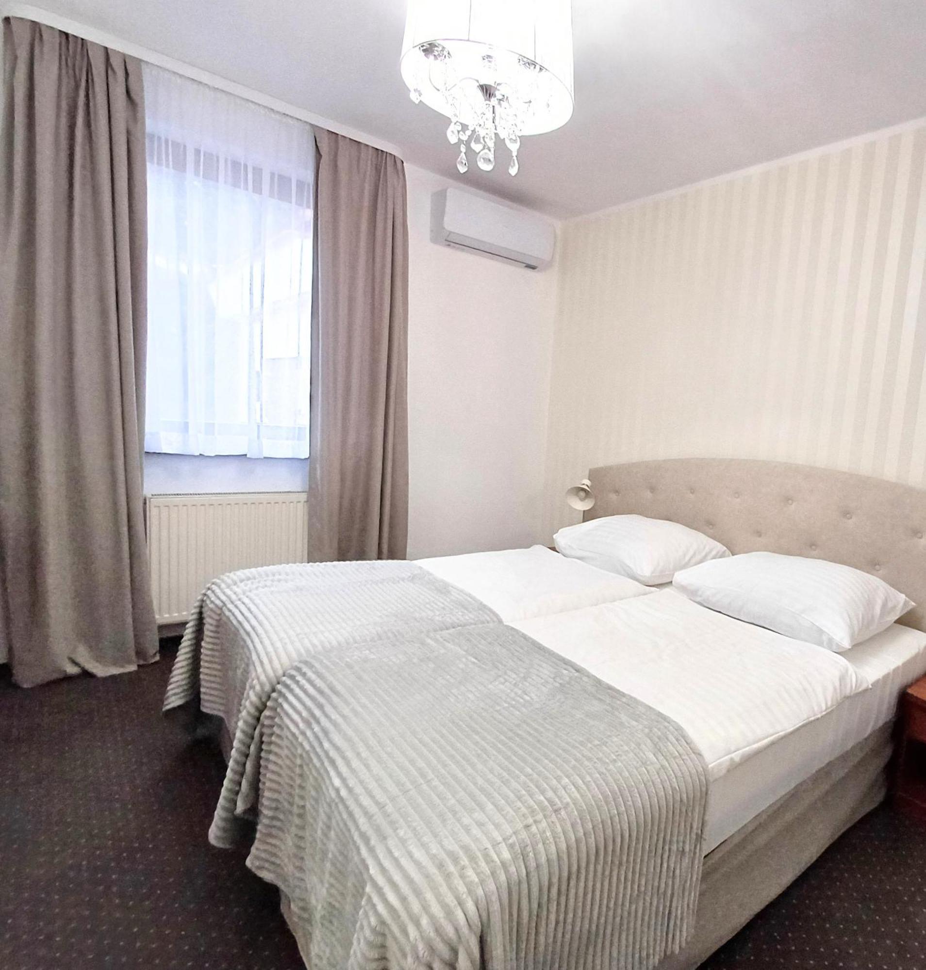 Hotel I Restauracja Borowianka Ostrów Wielkopolski Buitenkant foto