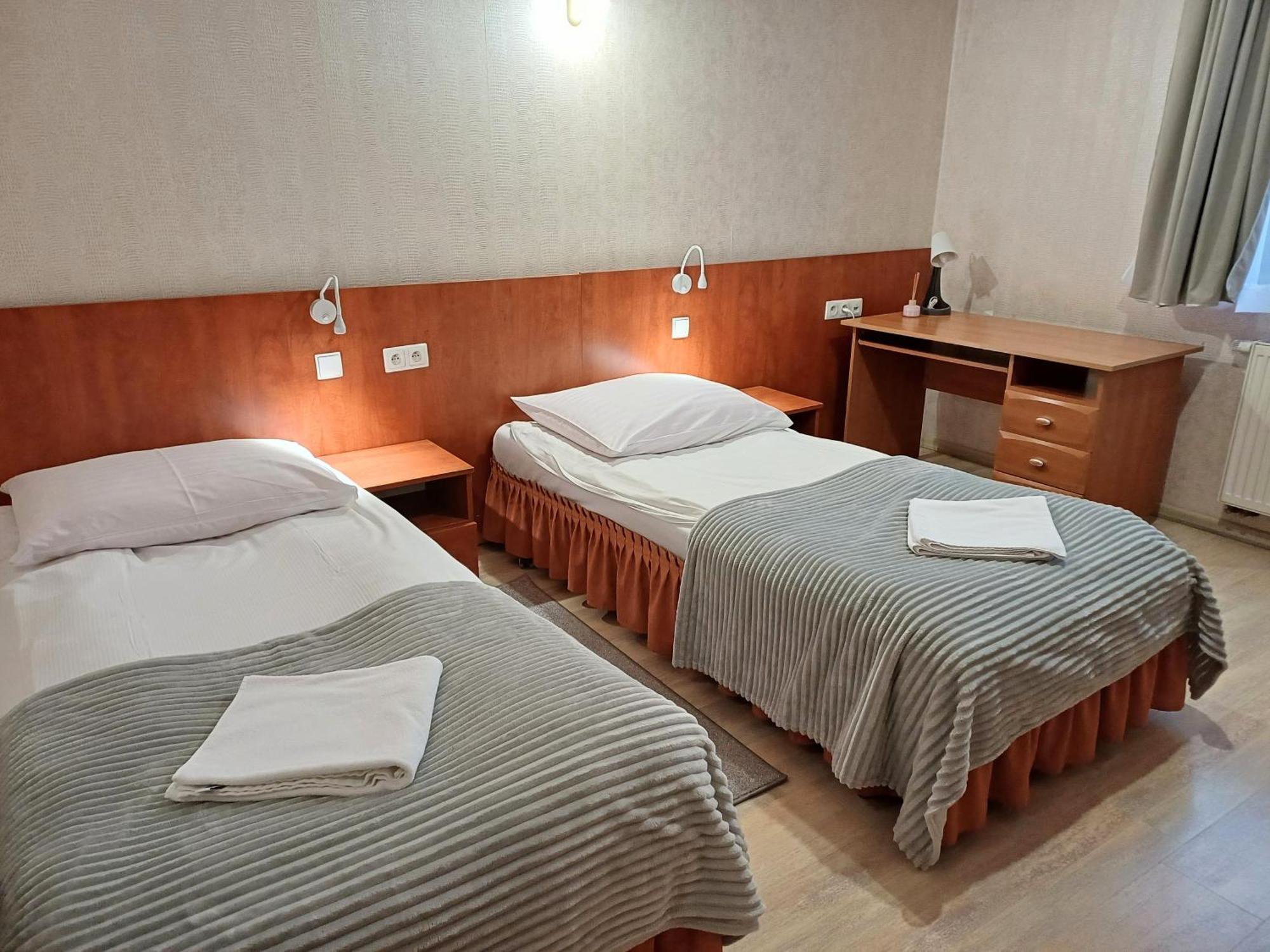 Hotel I Restauracja Borowianka Ostrów Wielkopolski Buitenkant foto
