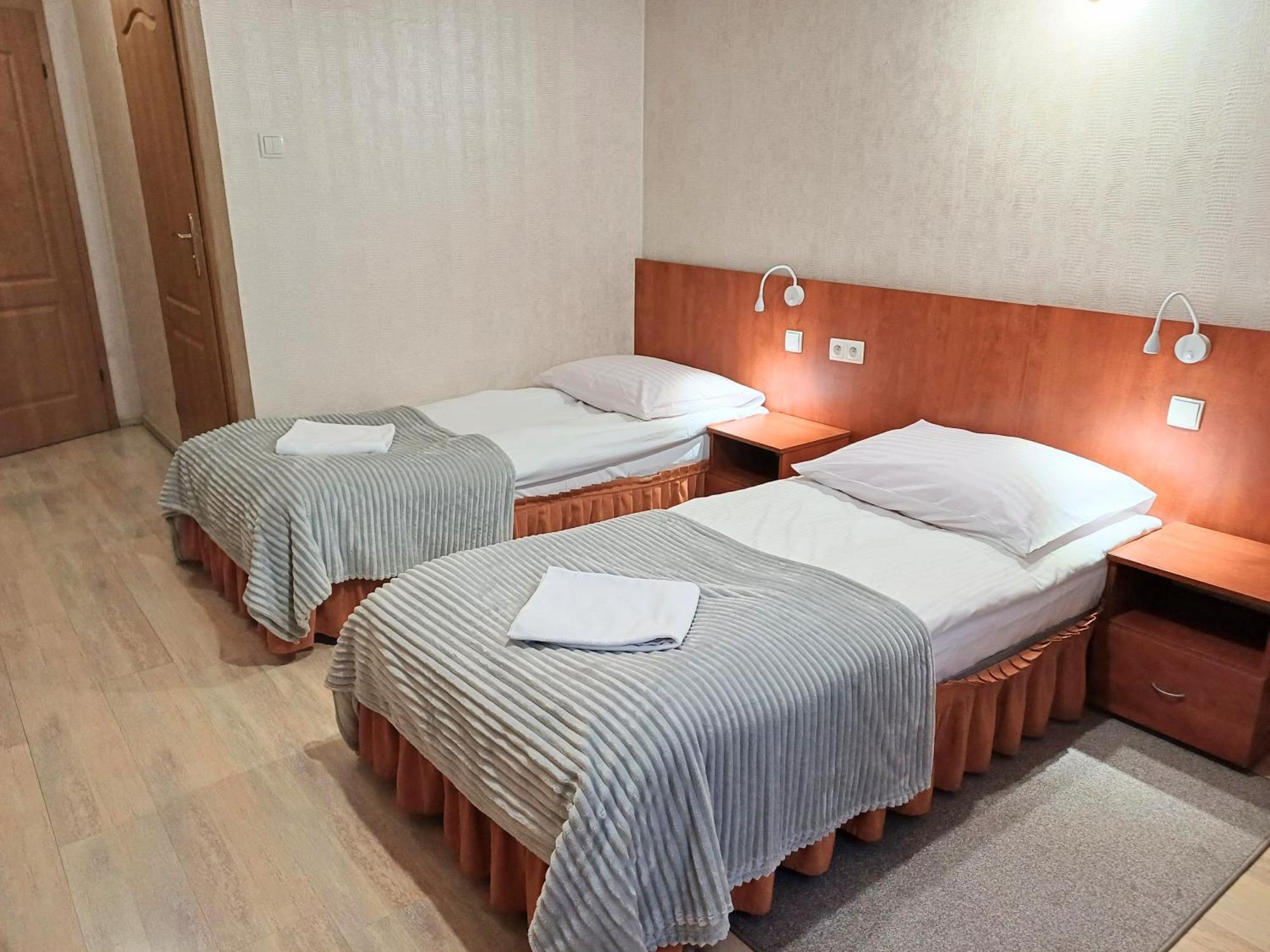 Hotel I Restauracja Borowianka Ostrów Wielkopolski Buitenkant foto
