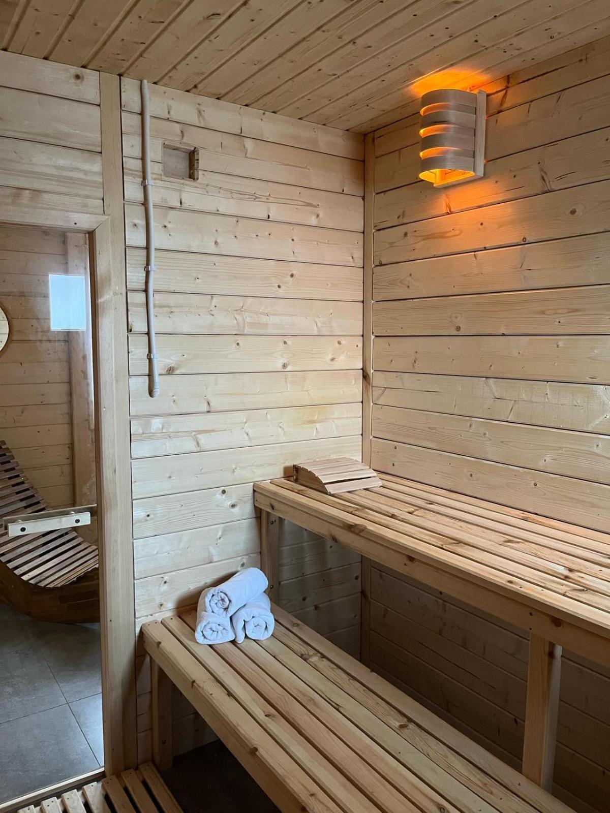 Hotel I Restauracja Borowianka Ostrów Wielkopolski Buitenkant foto