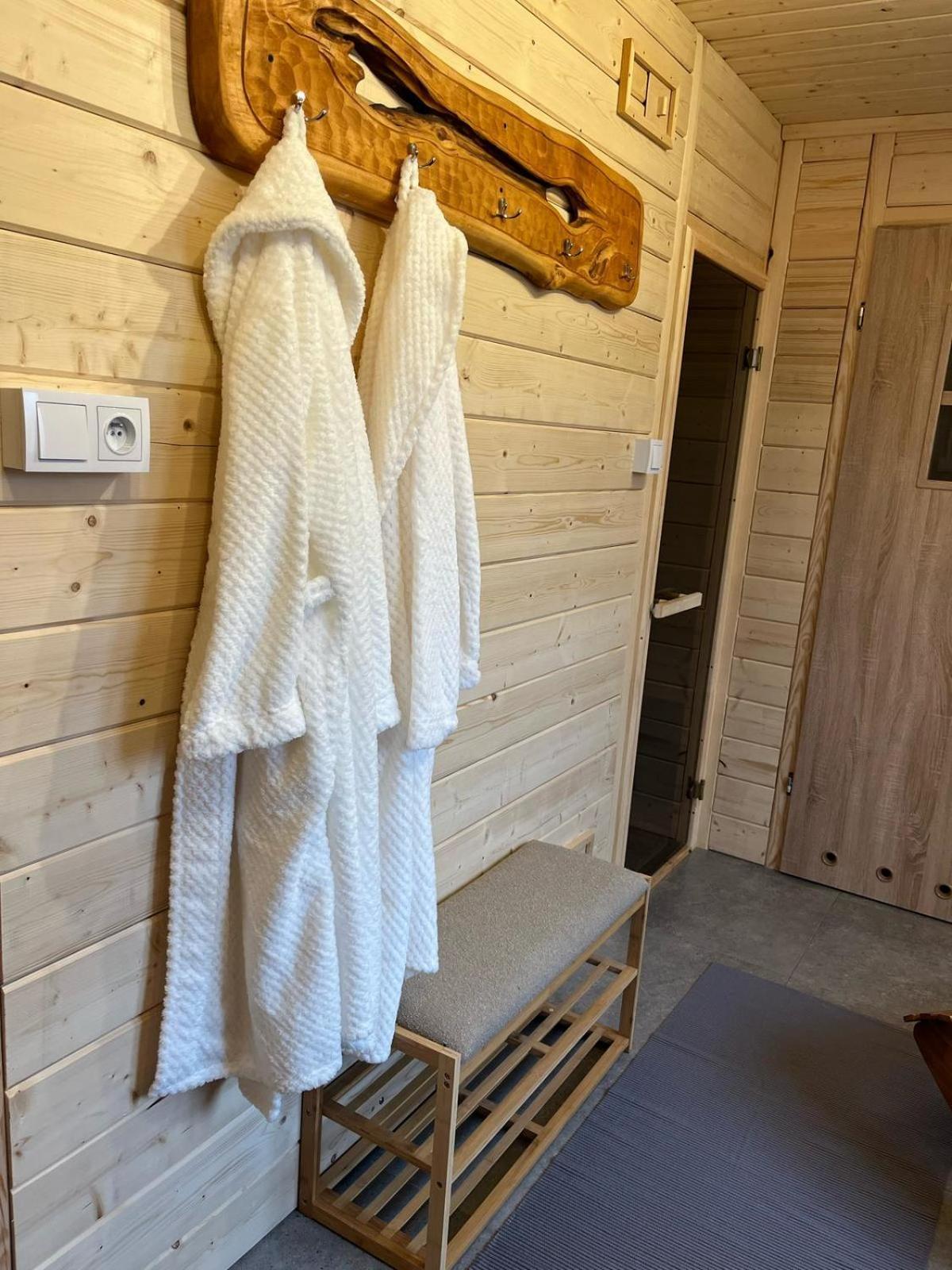 Hotel I Restauracja Borowianka Ostrów Wielkopolski Buitenkant foto