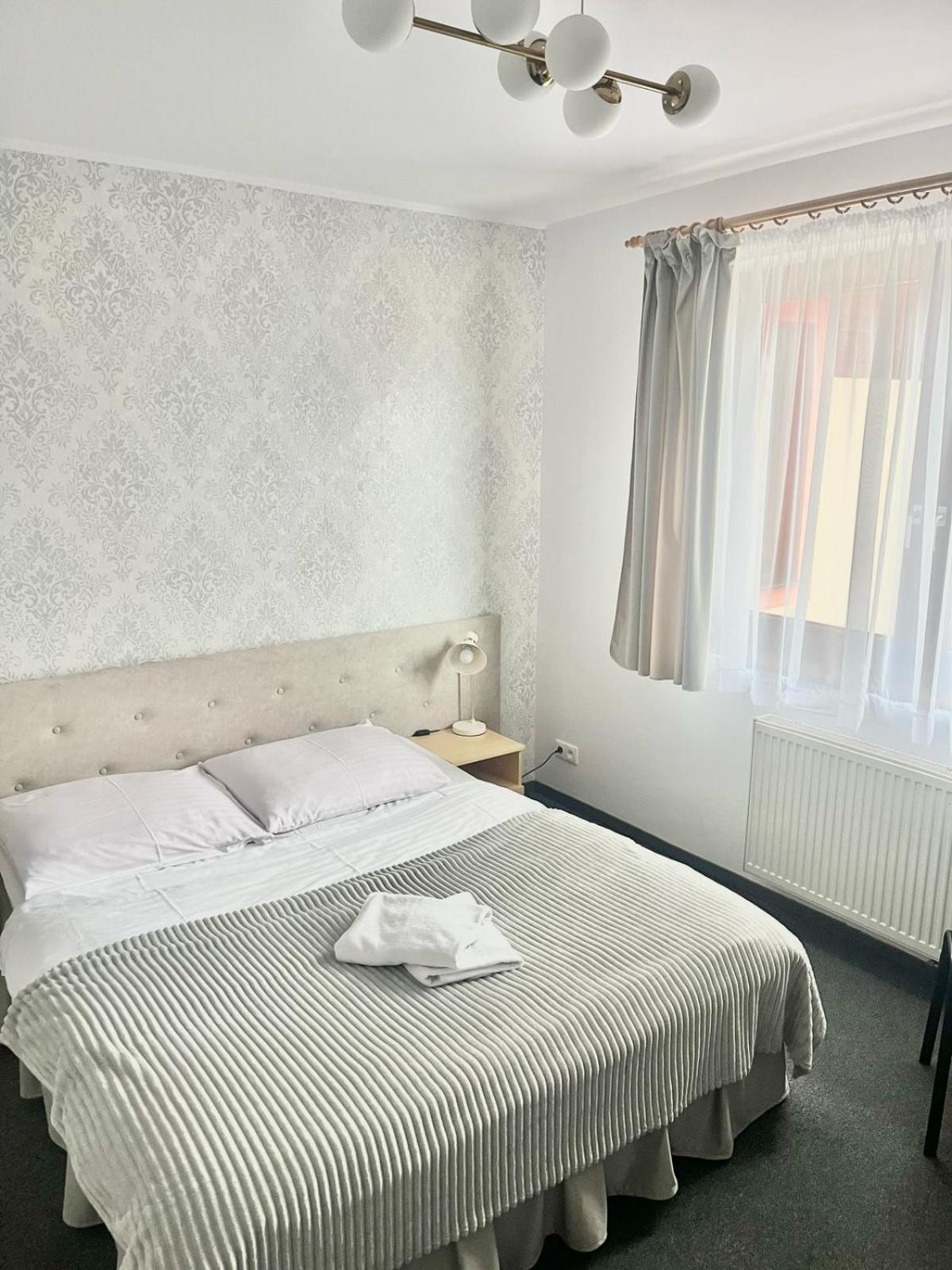 Hotel I Restauracja Borowianka Ostrów Wielkopolski Buitenkant foto