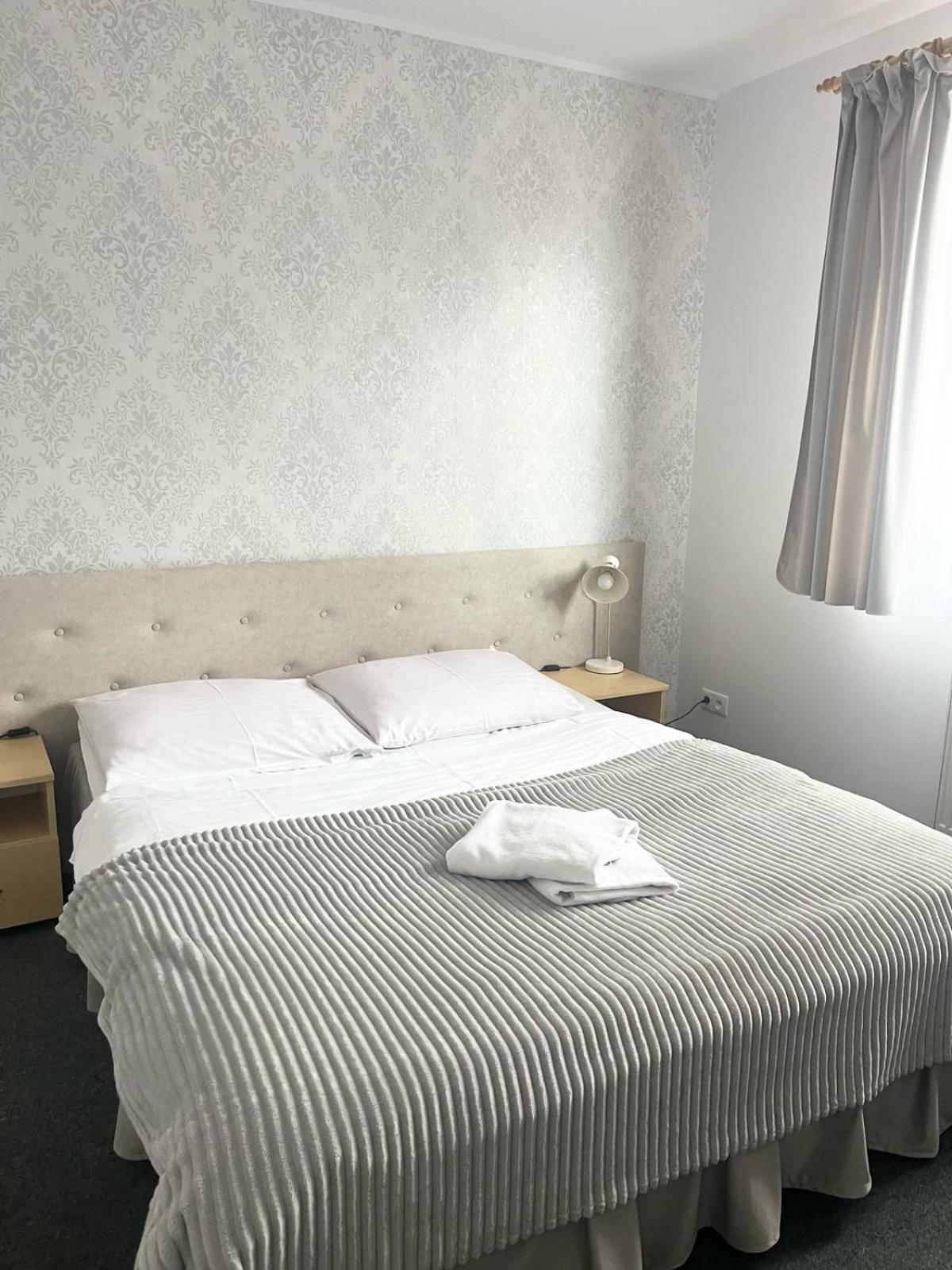 Hotel I Restauracja Borowianka Ostrów Wielkopolski Buitenkant foto