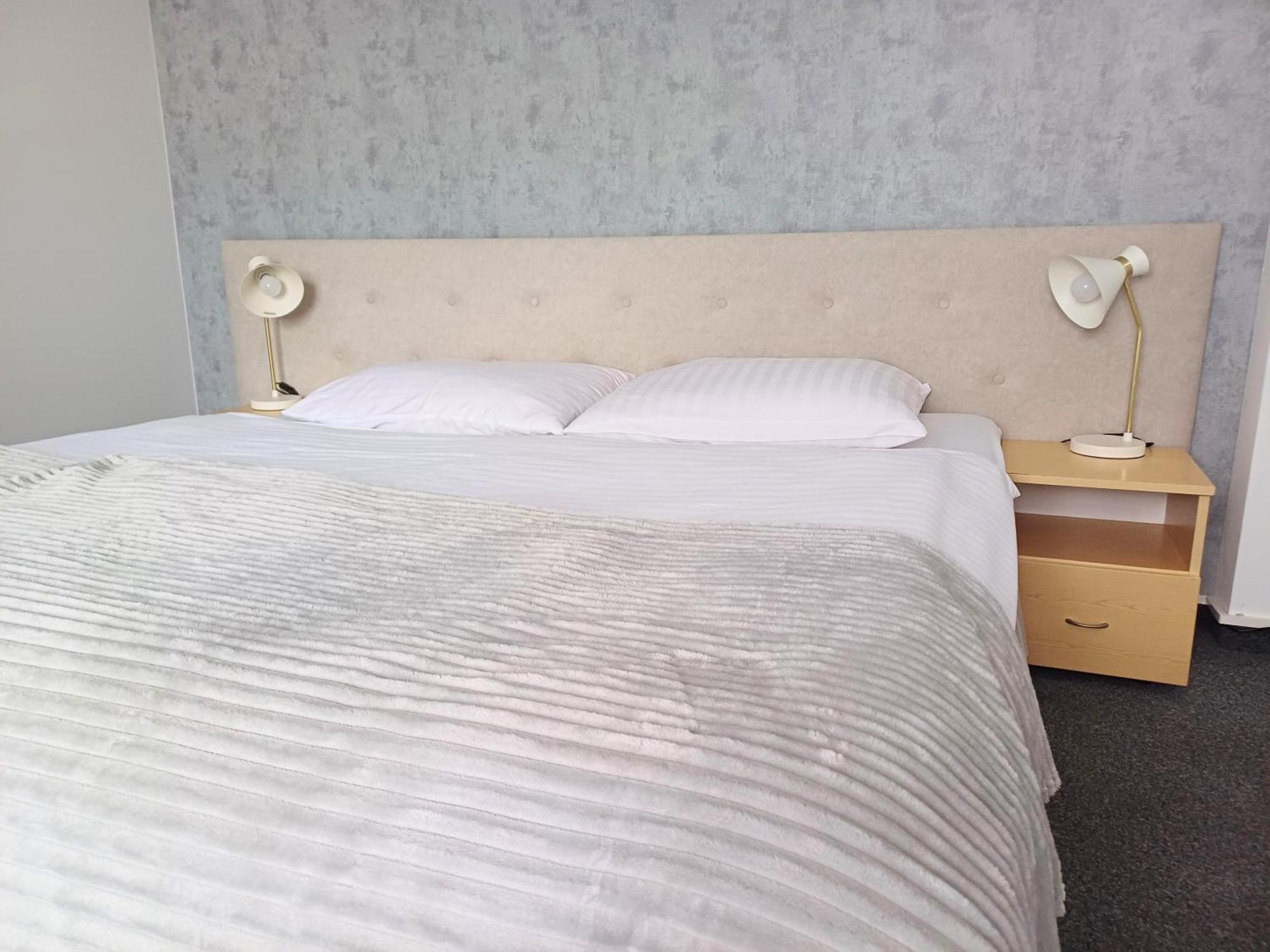 Hotel I Restauracja Borowianka Ostrów Wielkopolski Buitenkant foto
