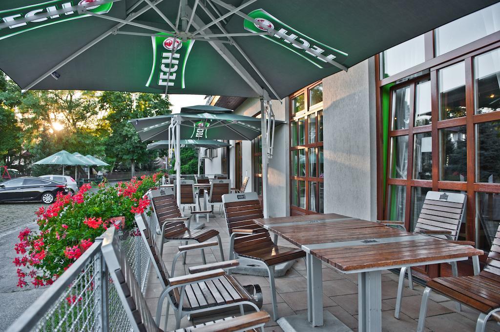 Hotel I Restauracja Borowianka Ostrów Wielkopolski Buitenkant foto